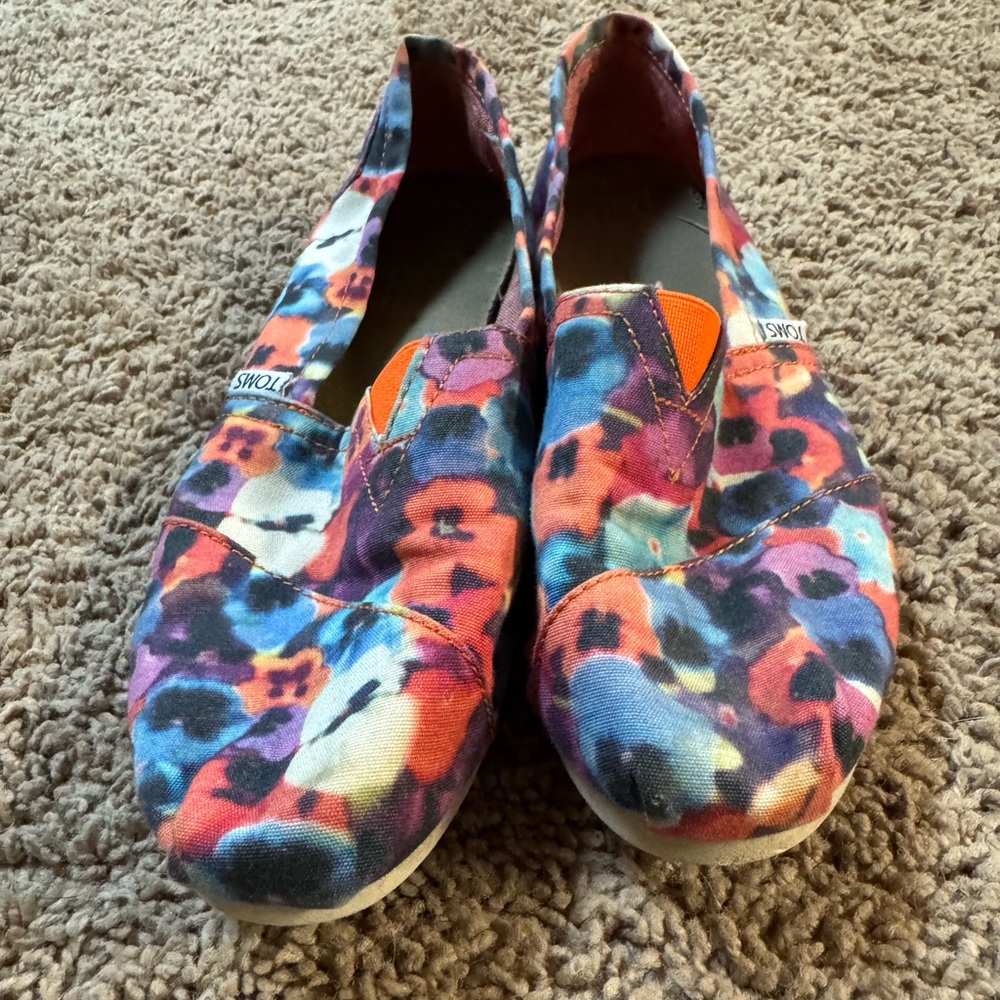 ~TOMS MULTICOLOR FLORAL SHOES~